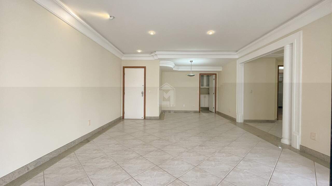 Apartamento à venda com 3 quartos, 160m² - Foto 1