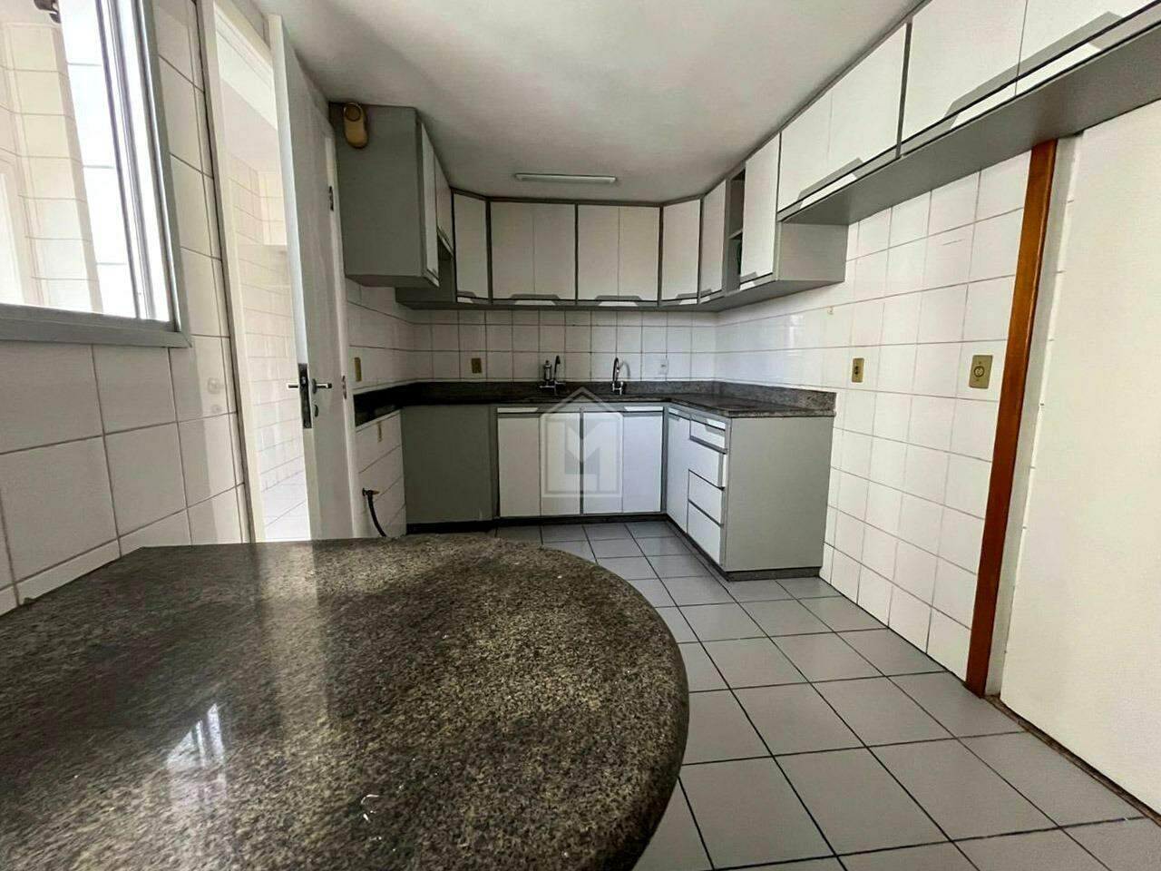 Apartamento à venda com 4 quartos, 167m² - Foto 8