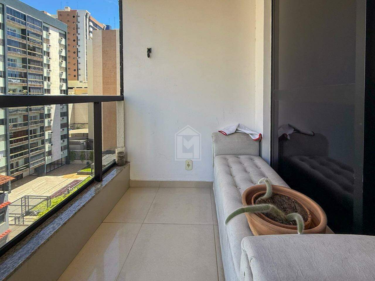 Apartamento à venda com 2 quartos, 75m² - Foto 2