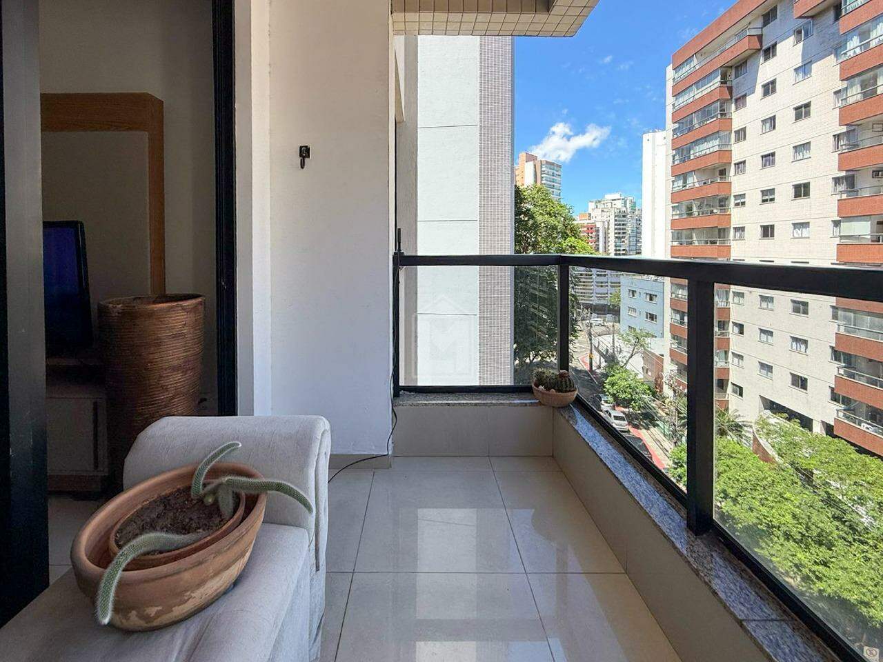 Apartamento à venda com 2 quartos, 75m² - Foto 1