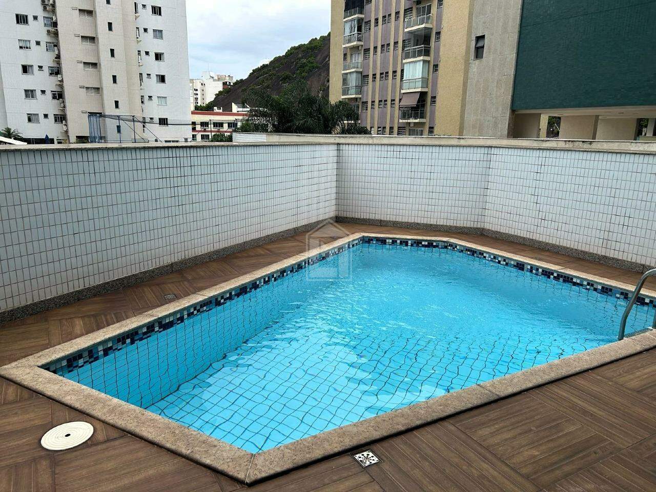 Apartamento à venda com 3 quartos, 136m² - Foto 4