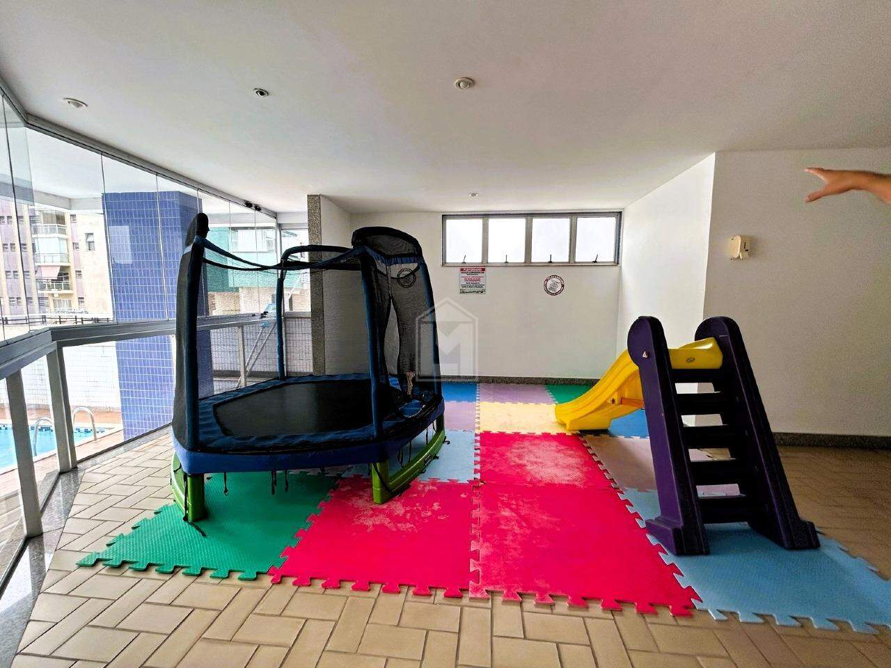 Apartamento à venda com 3 quartos, 136m² - Foto 2