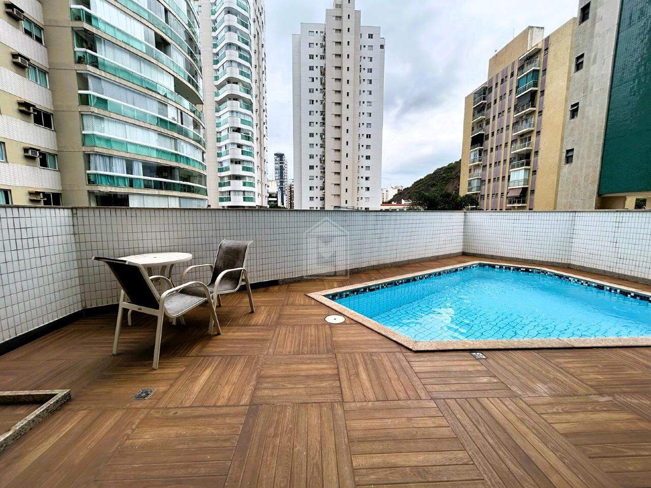 Apartamento à venda com 3 quartos, 136m² - Foto 1
