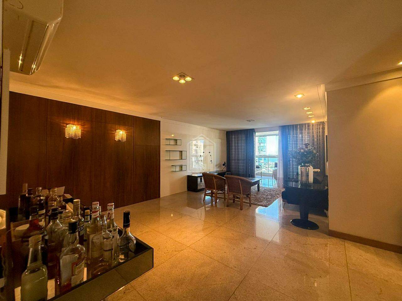 Apartamento para alugar com 4 quartos, 217m² - Foto 8