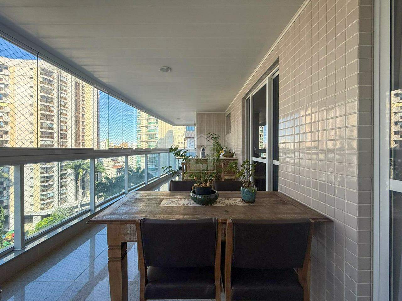 Apartamento para alugar com 4 quartos, 217m² - Foto 3