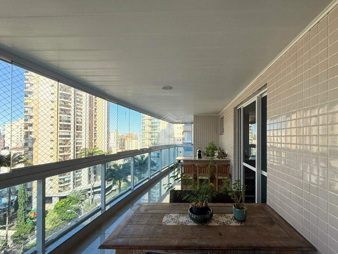 Apartamento para alugar com 4 quartos, 217m² - Foto 4