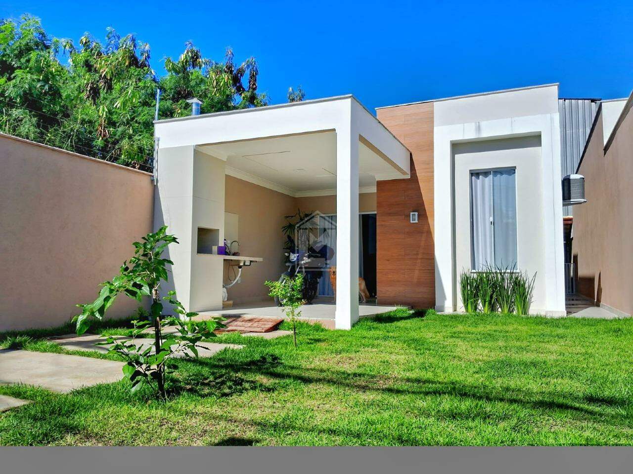 Casa à venda com 2 quartos, 83m² - Foto 1