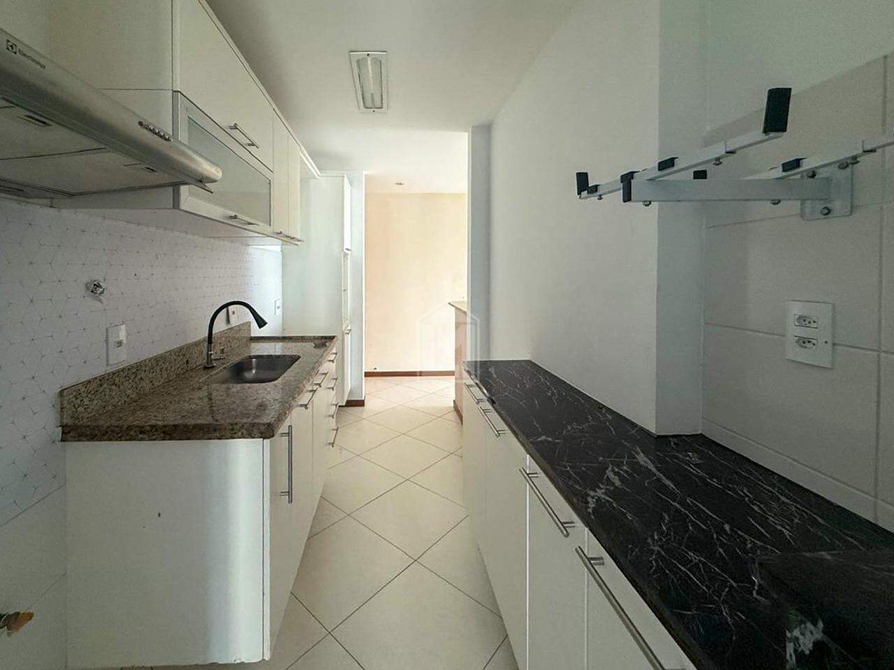 Apartamento à venda com 3 quartos, 98m² - Foto 8