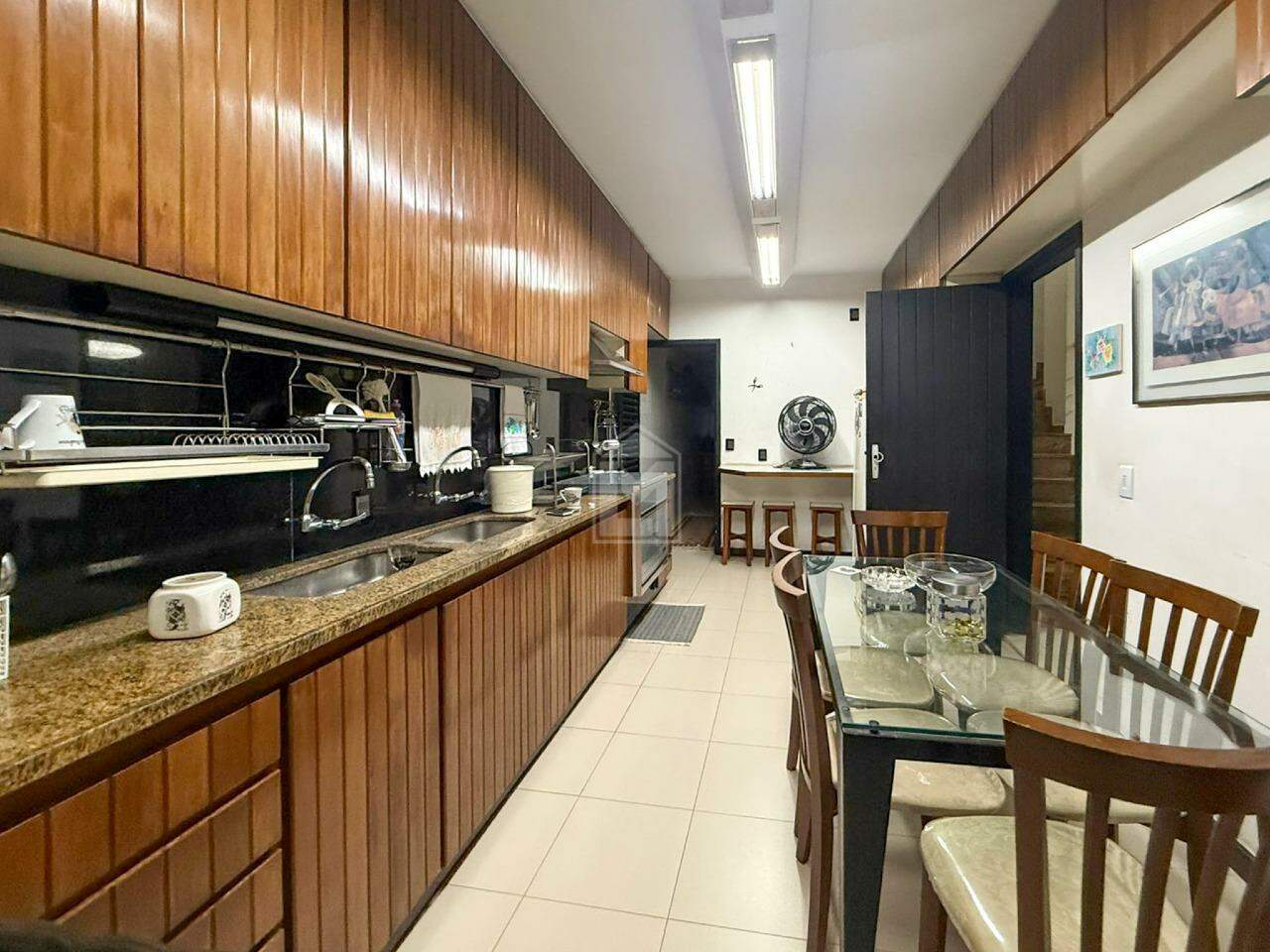 Casa à venda no Mata da Praia: Casa Duplex de Esquina na Mata Da Praia 