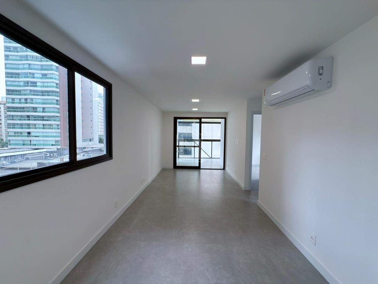 Apartamento à venda com 3 quartos, 120m² - Foto 2