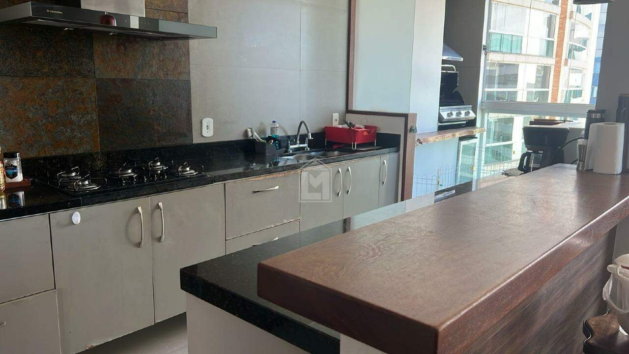 Apartamento para alugar com 4 quartos, 143m² - Foto 3