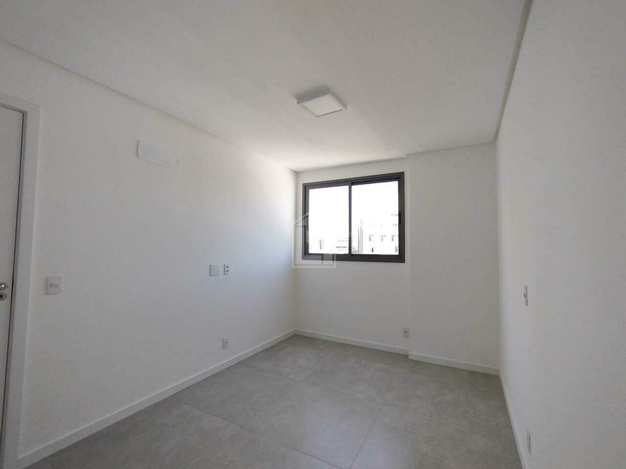 Apartamento para alugar com 2 quartos, 65m² - Foto 13