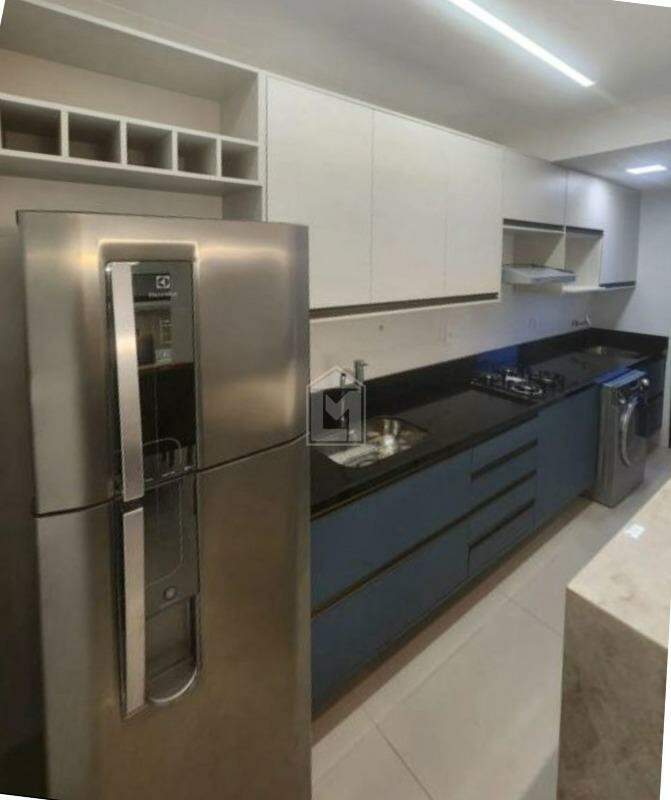 Apartamento à venda com 2 quartos, 79m² - Foto 3