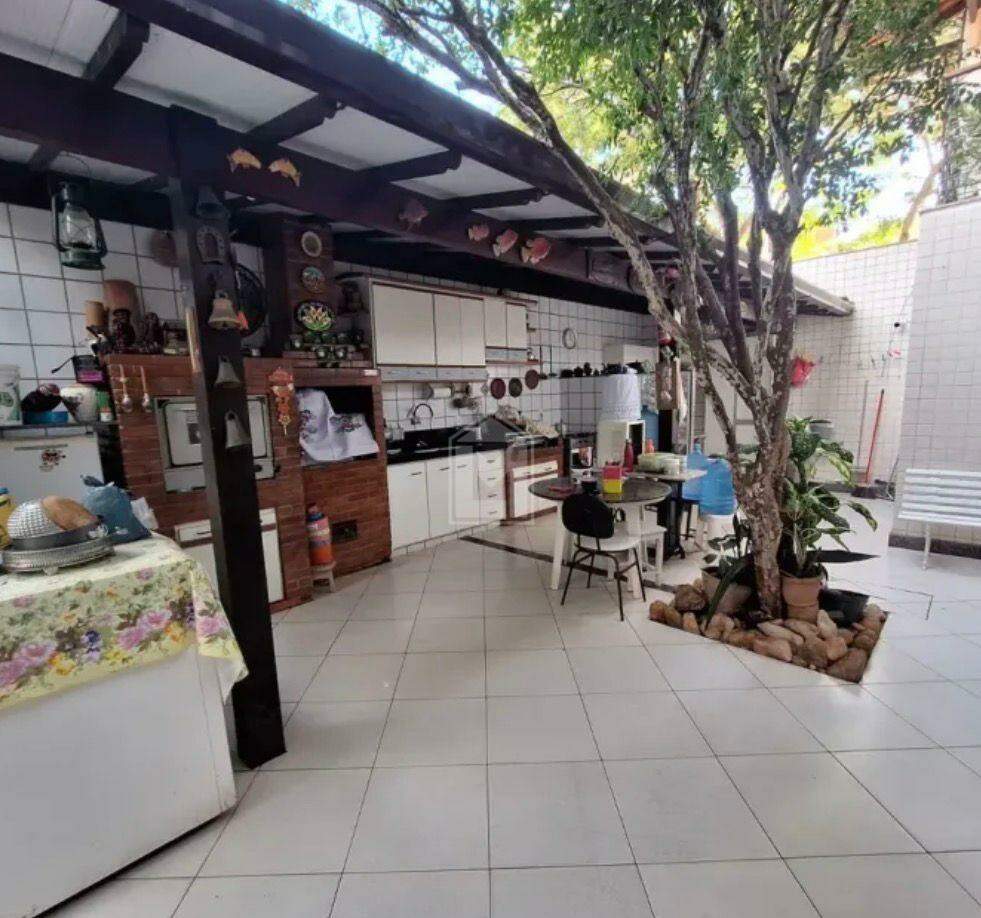 Casa, 4 quartos, 240 m² - Foto 11