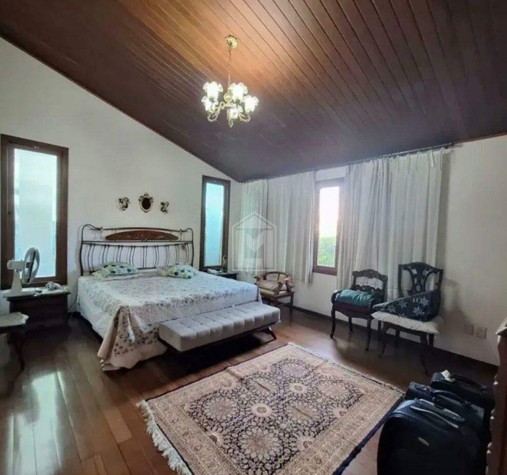 Casa, 4 quartos, 240 m² - Foto 1