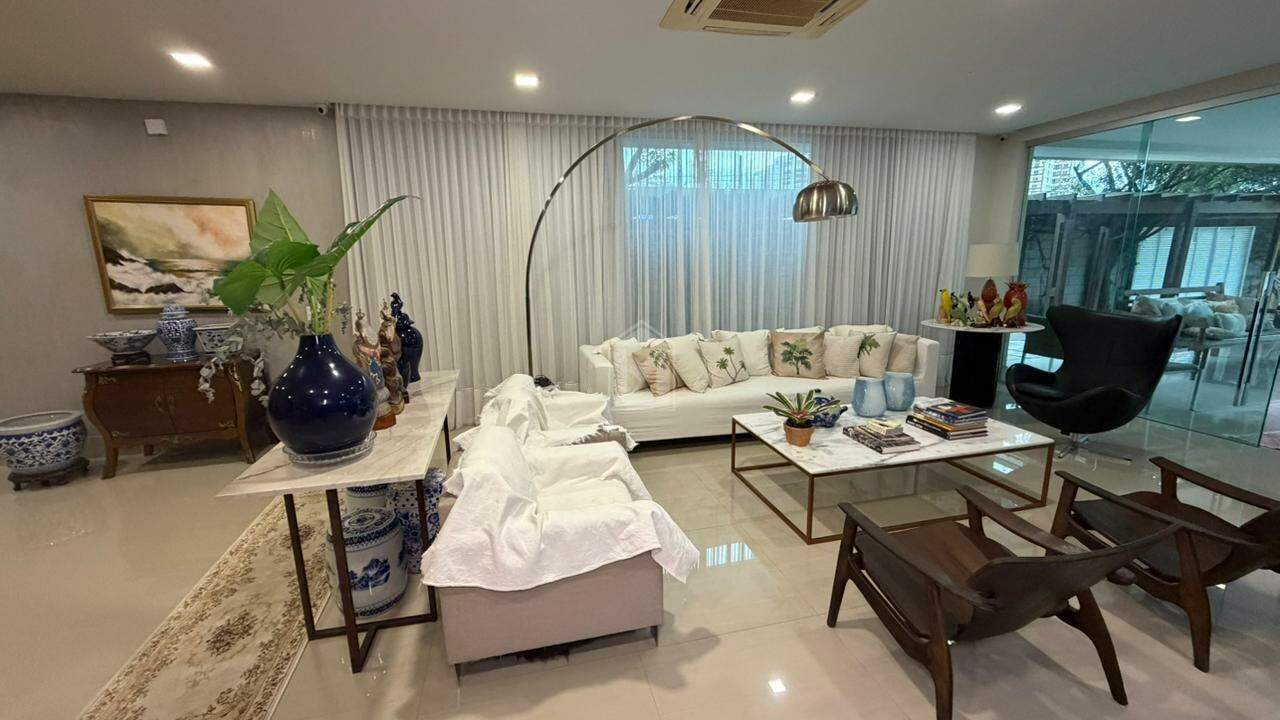 Casa, 4 quartos, 620 m² - Foto 1