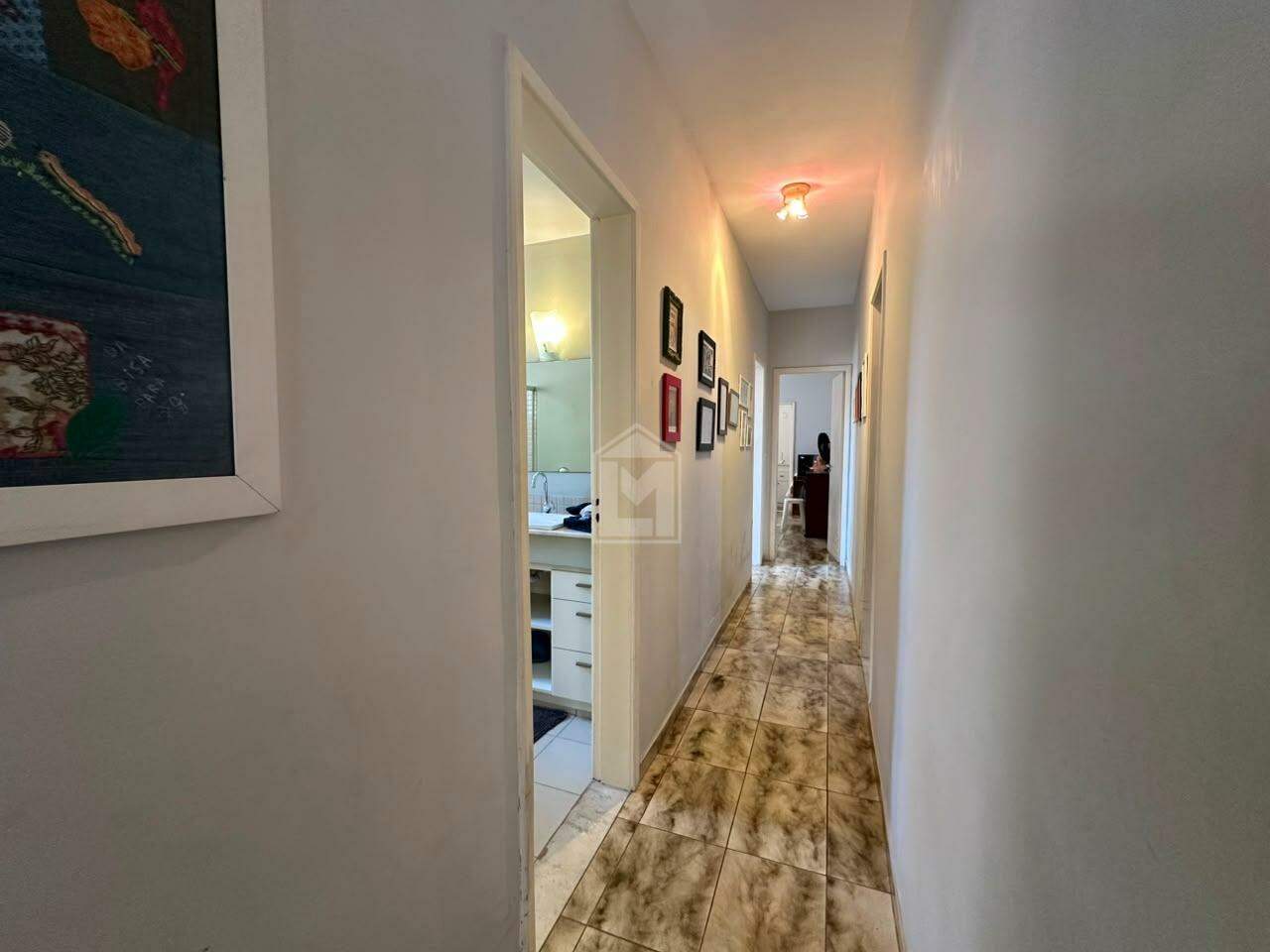 Apartamento à venda no Bento Ferreira: corredor quartos
