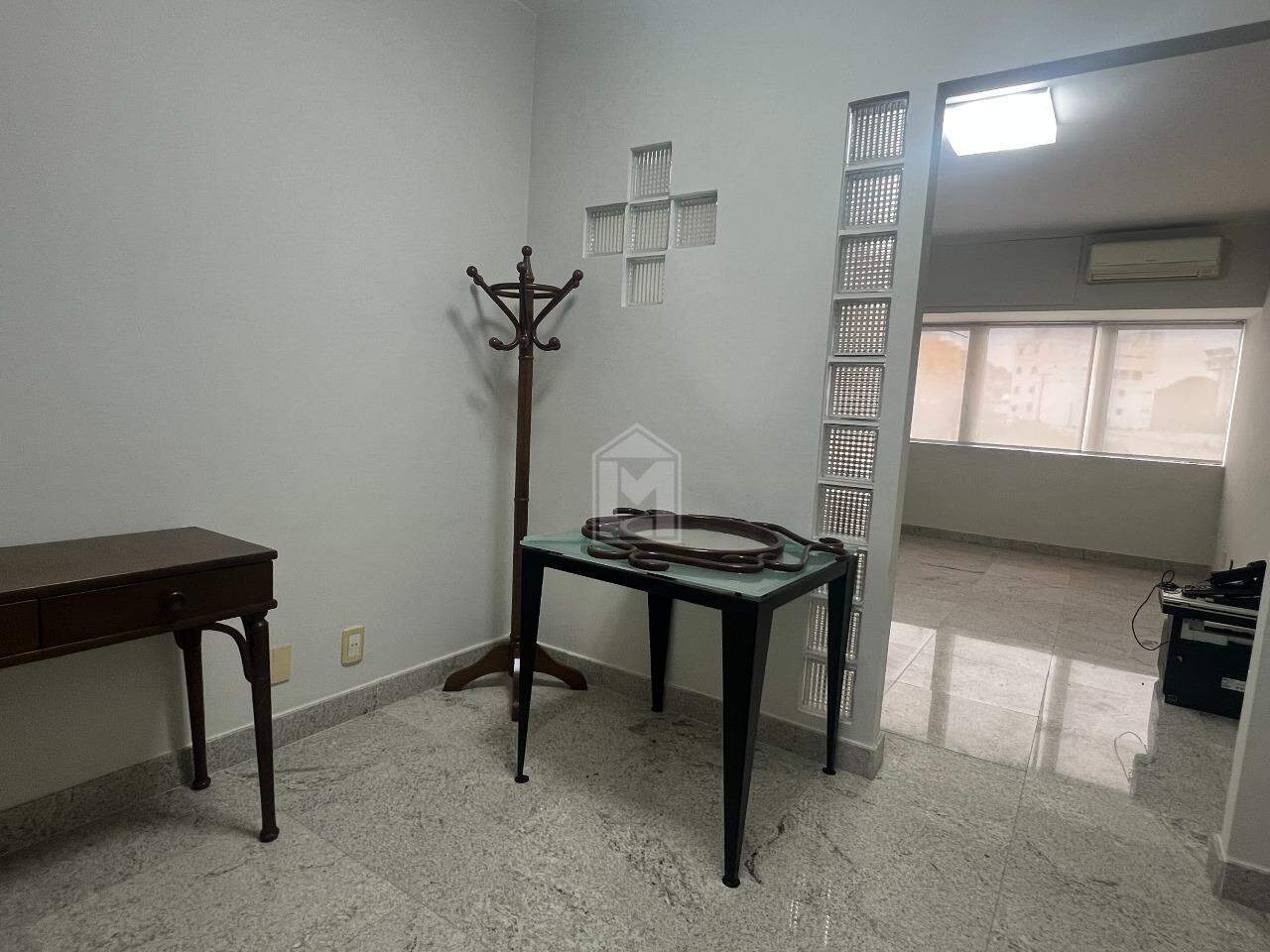 Sala para aluguel no Santa Lúcia: 