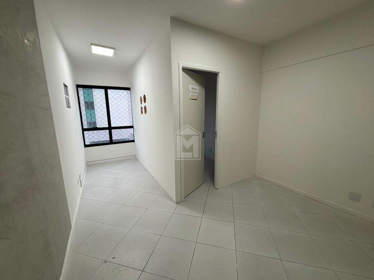 Sala para aluguel no Enseada do Suá: 