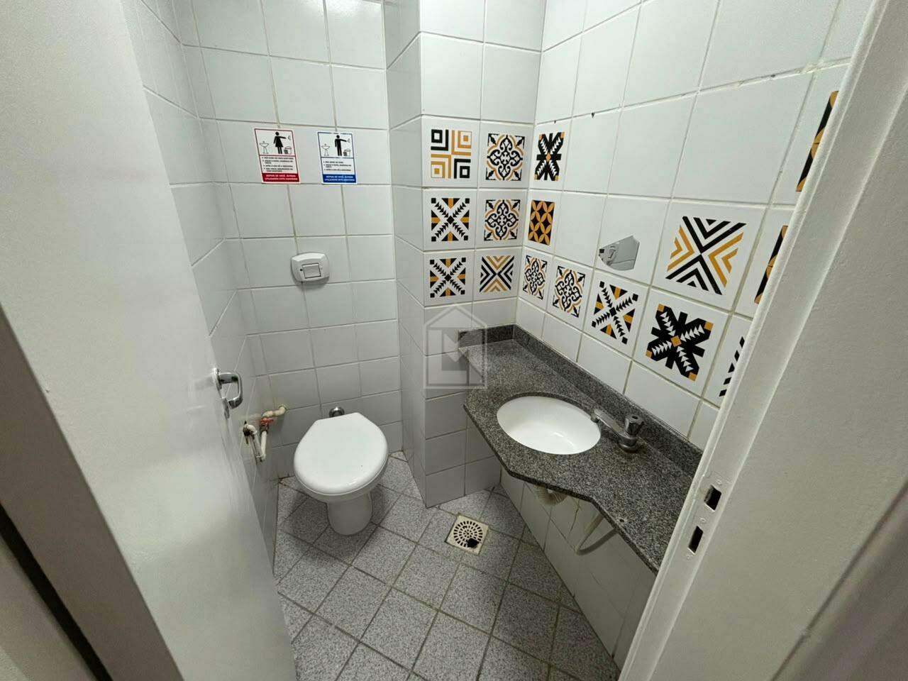 Sala para aluguel no Enseada do Suá: 