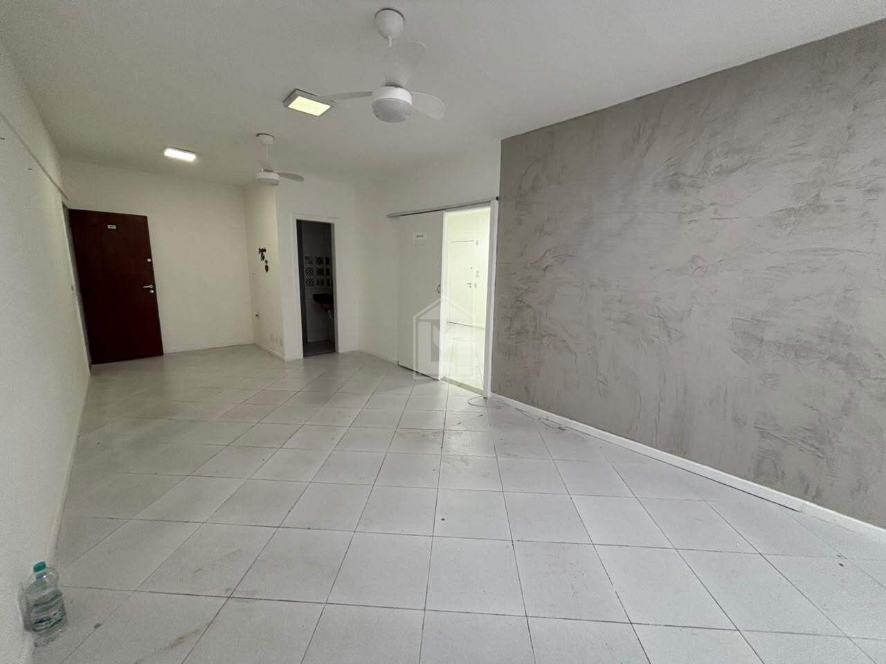 Sala para aluguel no Enseada do Suá: 
