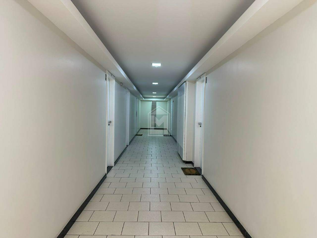 Sala à venda no Santa Lúcia: 