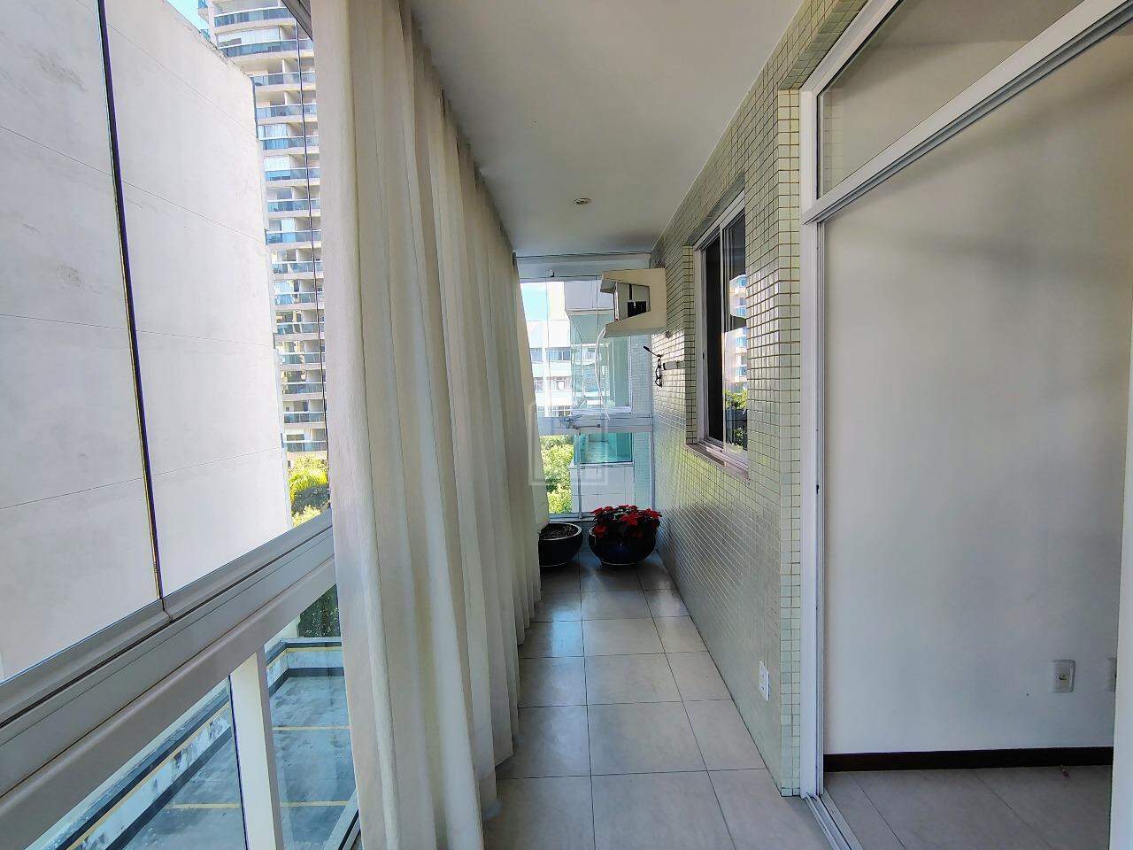 Apartamento para aluguel no Santa Helena: Varandão cortina de vidro