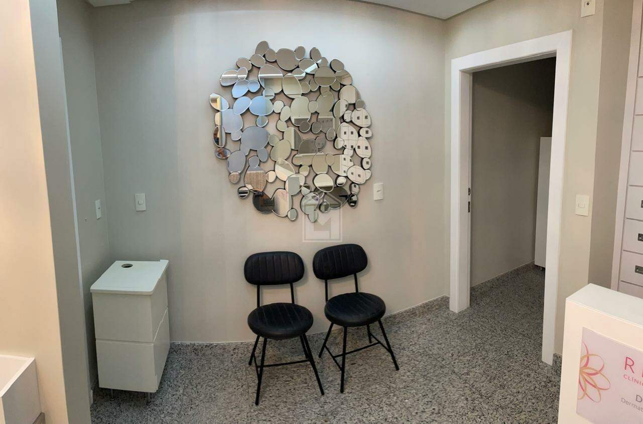 Sala à venda no Santa Lúcia: 