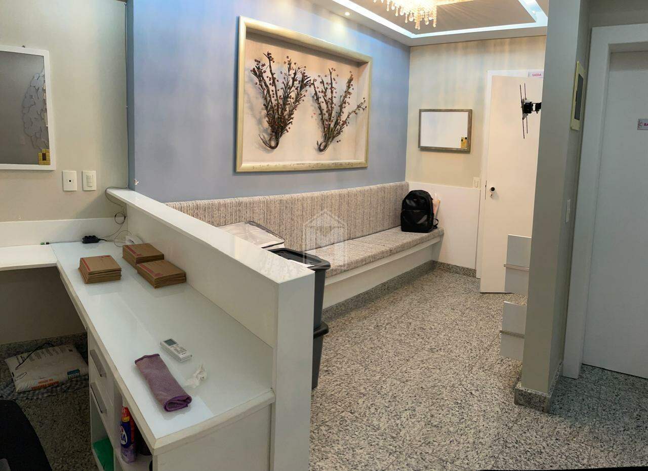 Sala à venda no Santa Lúcia: 
