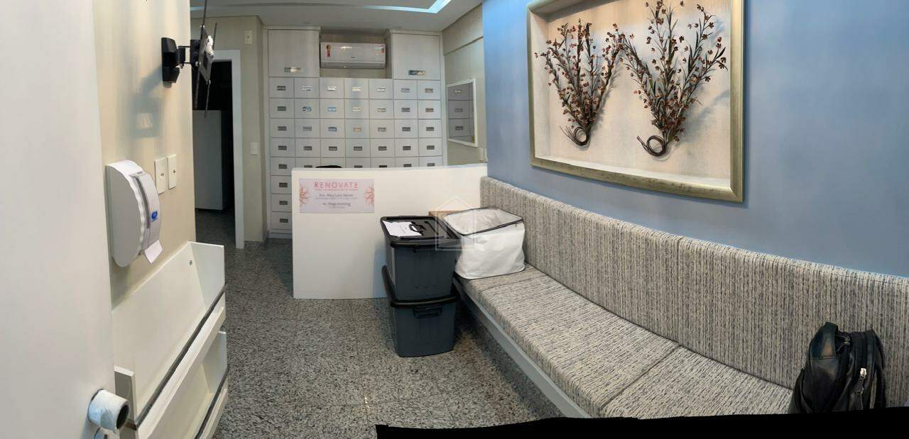 Sala à venda no Santa Lúcia: 