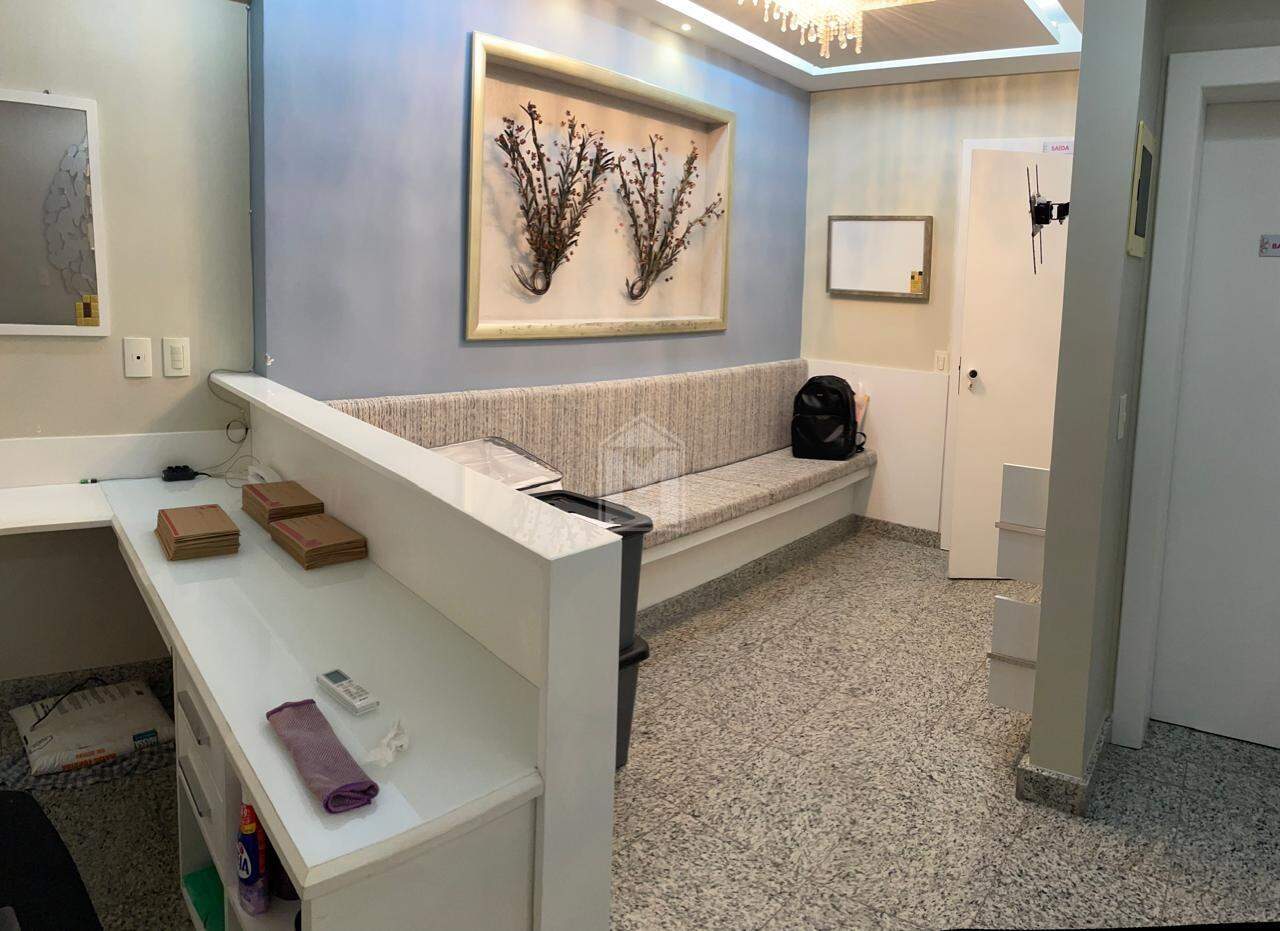 Sala à venda no Santa Lúcia: 
