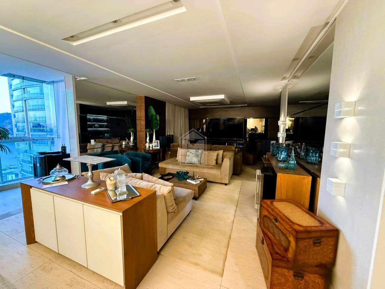 Apartamento, 3 quartos, 170 m² - Foto 1