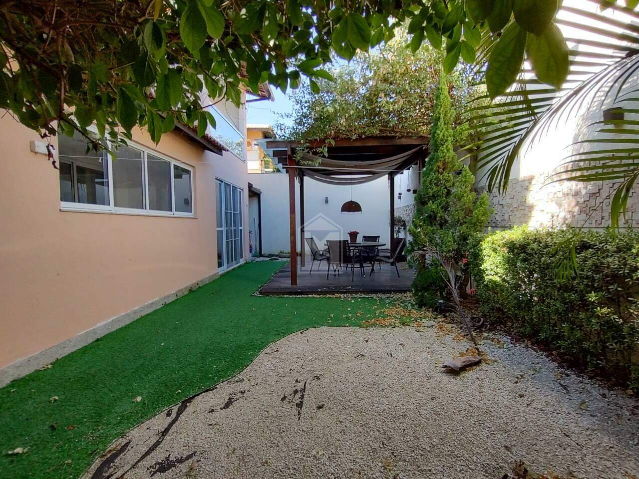 Casa em Condomínio para aluguel no Santa Luzia: 