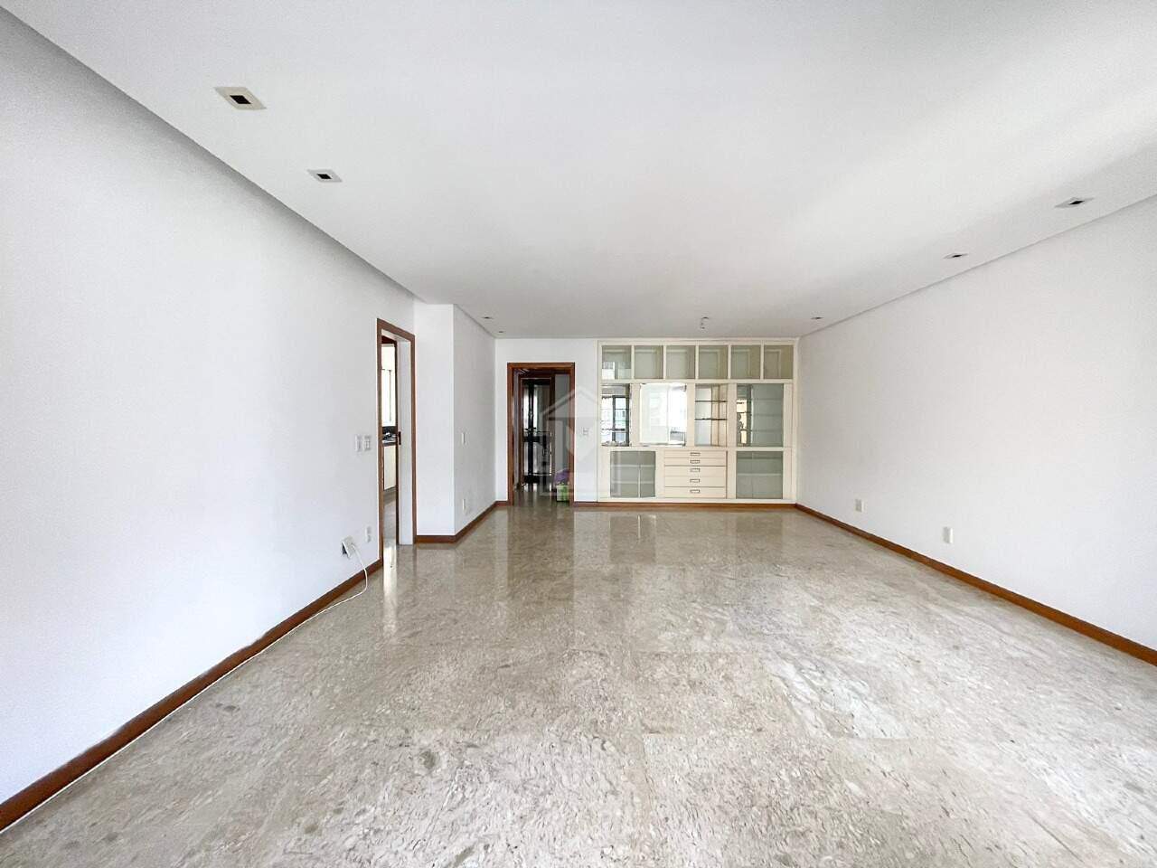 Apartamento para alugar com 3 quartos, 192m² - Foto 4