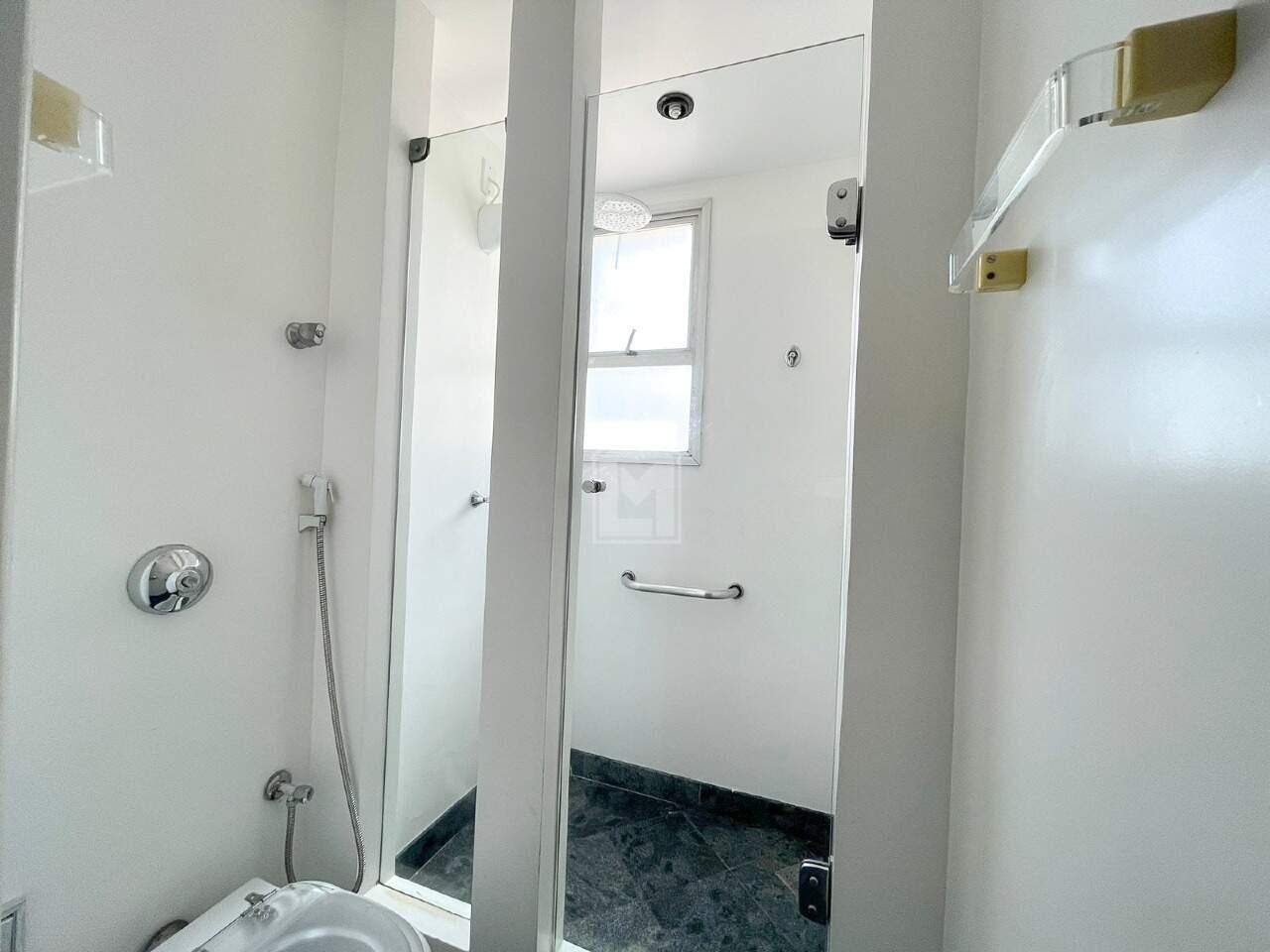 Apartamento para alugar com 3 quartos, 192m² - Foto 14