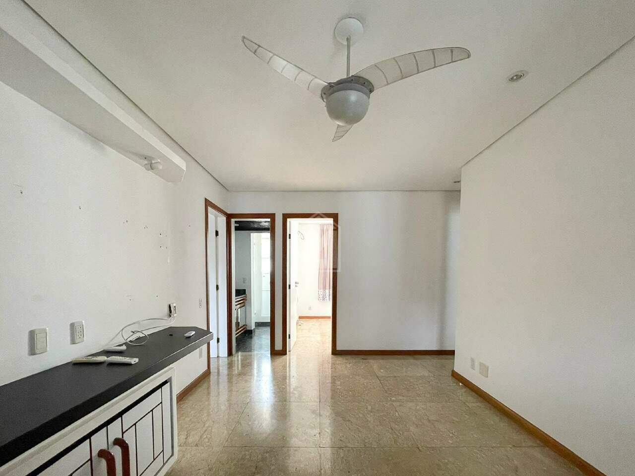 Apartamento para alugar com 3 quartos, 192m² - Foto 12