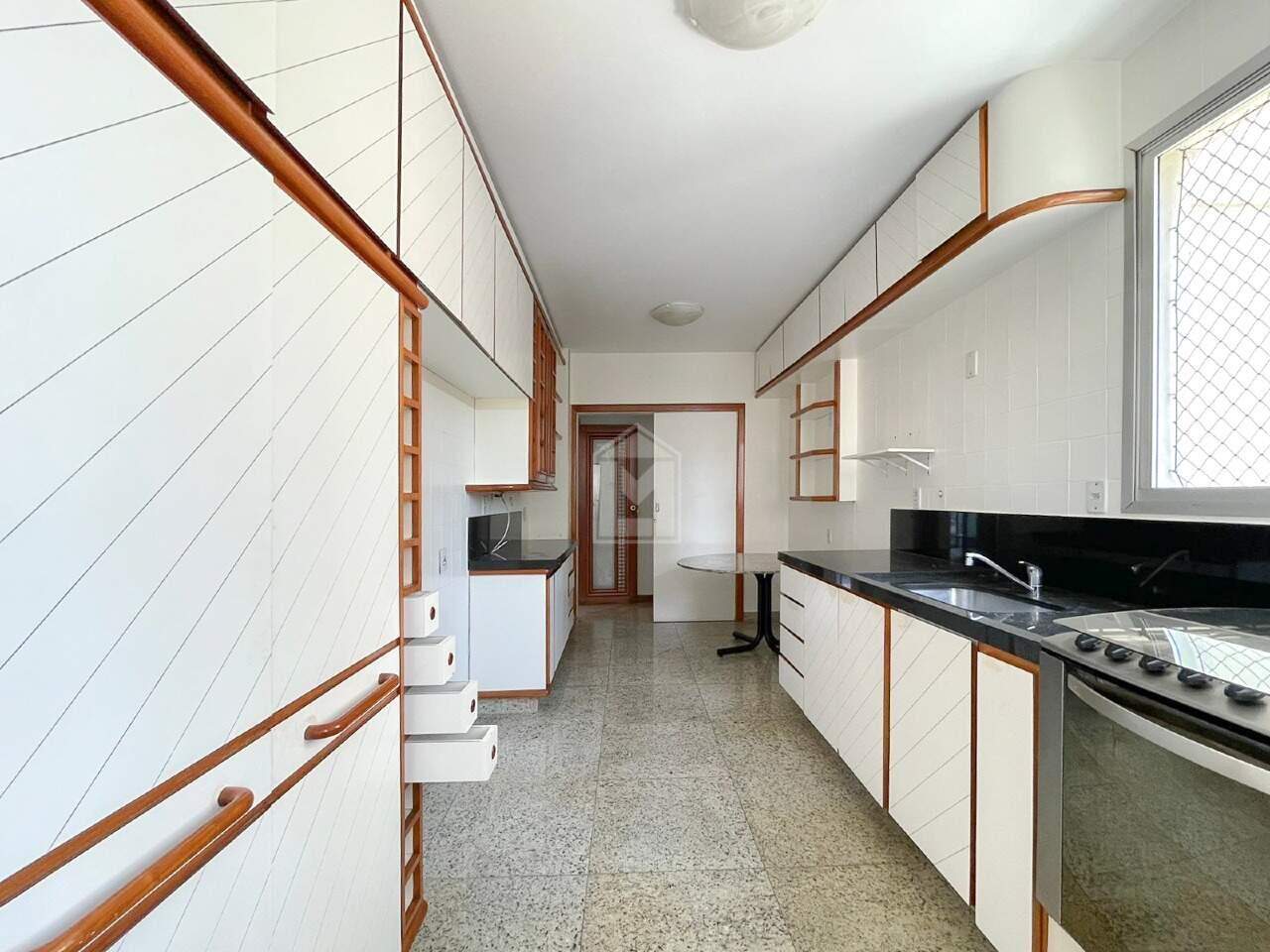 Apartamento para alugar com 3 quartos, 192m² - Foto 24