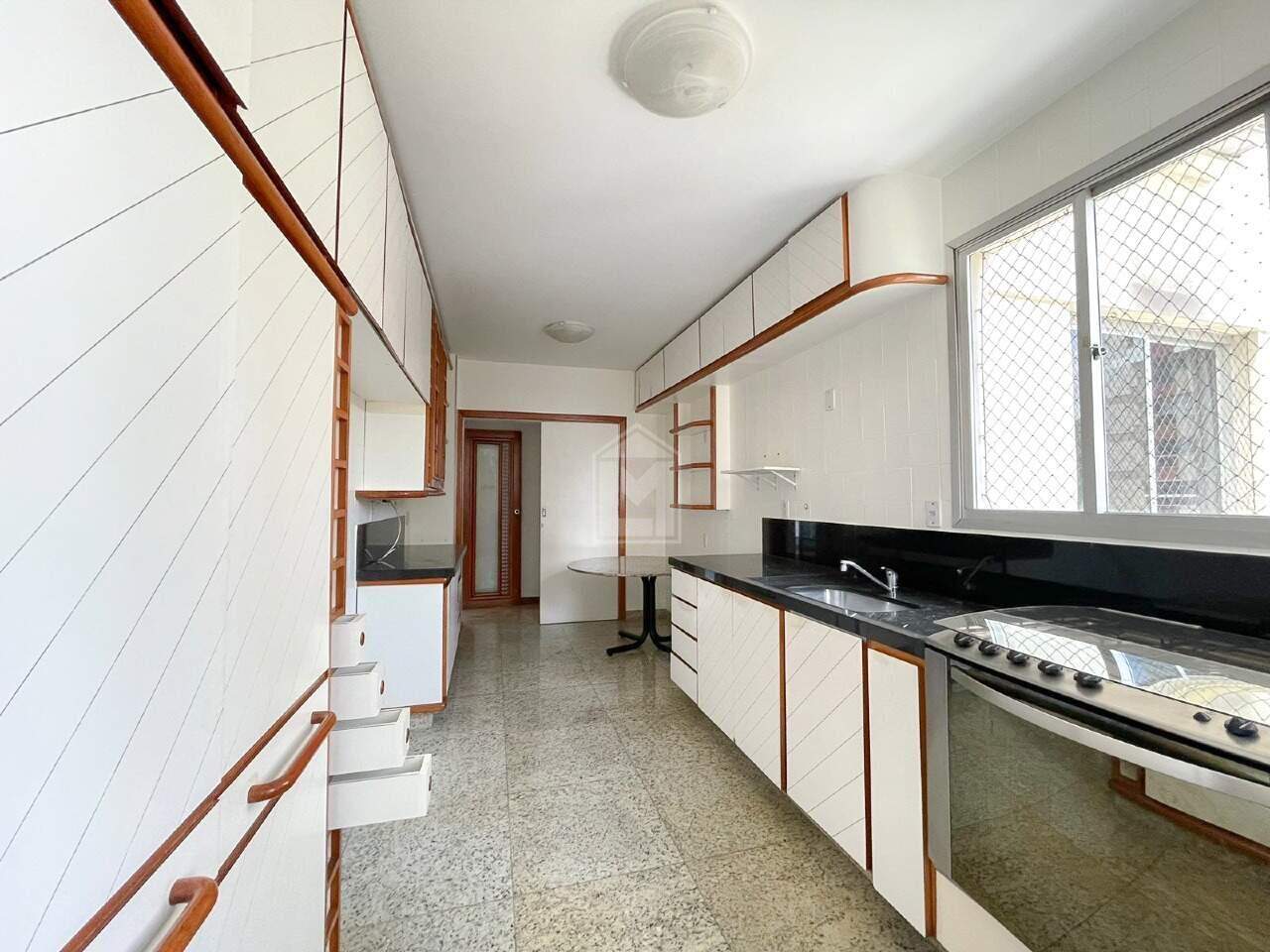 Apartamento para alugar com 3 quartos, 192m² - Foto 23