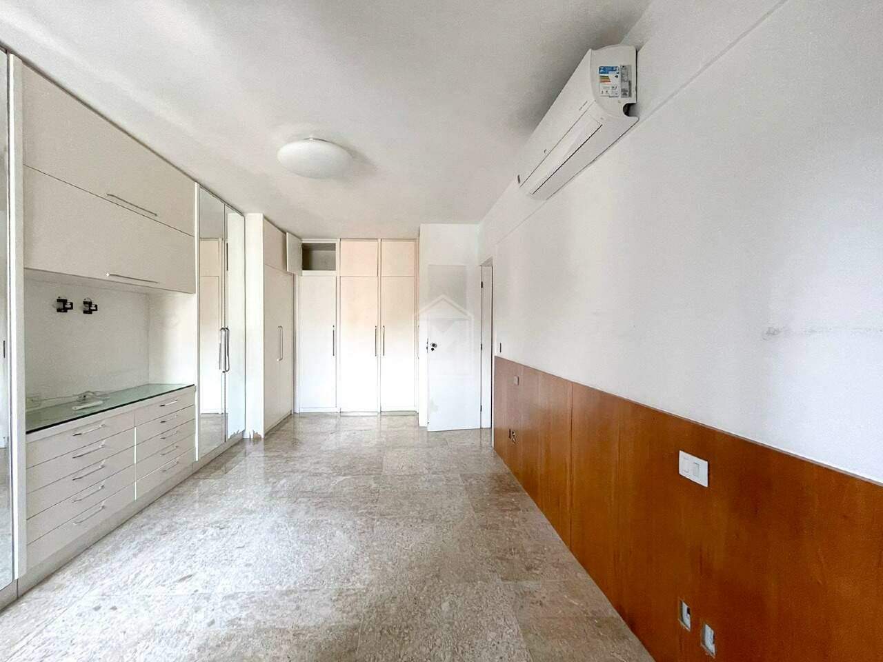 Apartamento para alugar com 3 quartos, 192m² - Foto 17