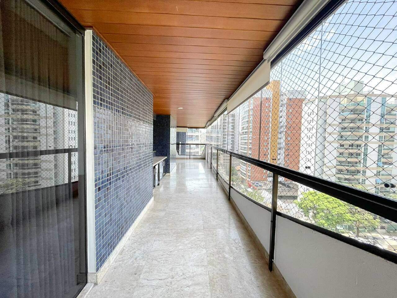 Apartamento para alugar com 3 quartos, 192m² - Foto 2