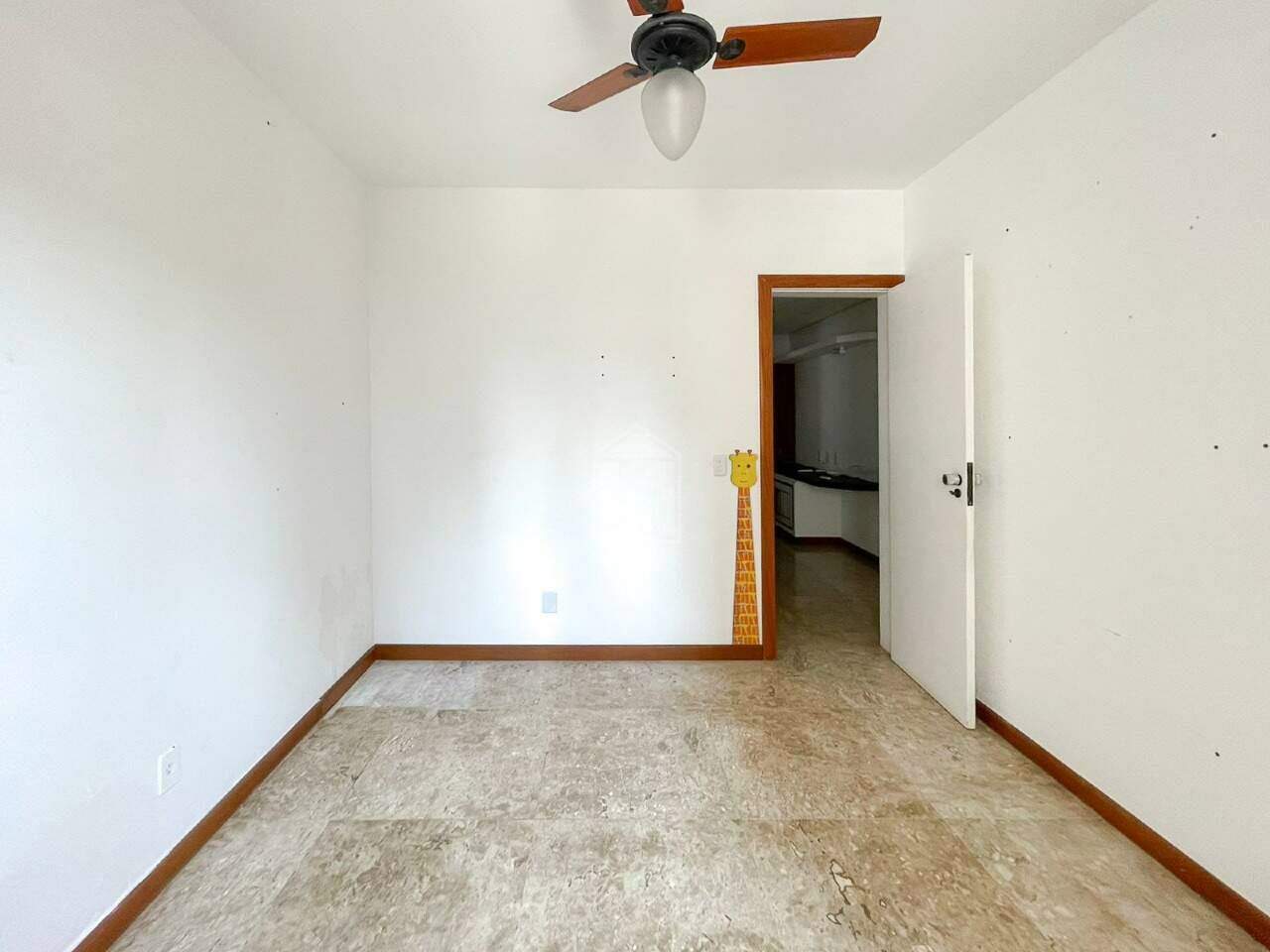 Apartamento para alugar com 3 quartos, 192m² - Foto 10