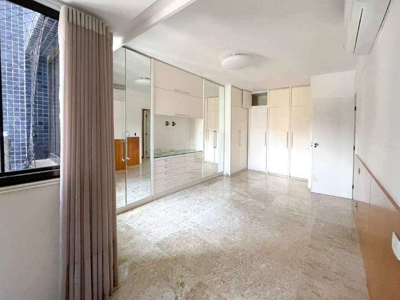 Apartamento para alugar com 3 quartos, 192m² - Foto 15