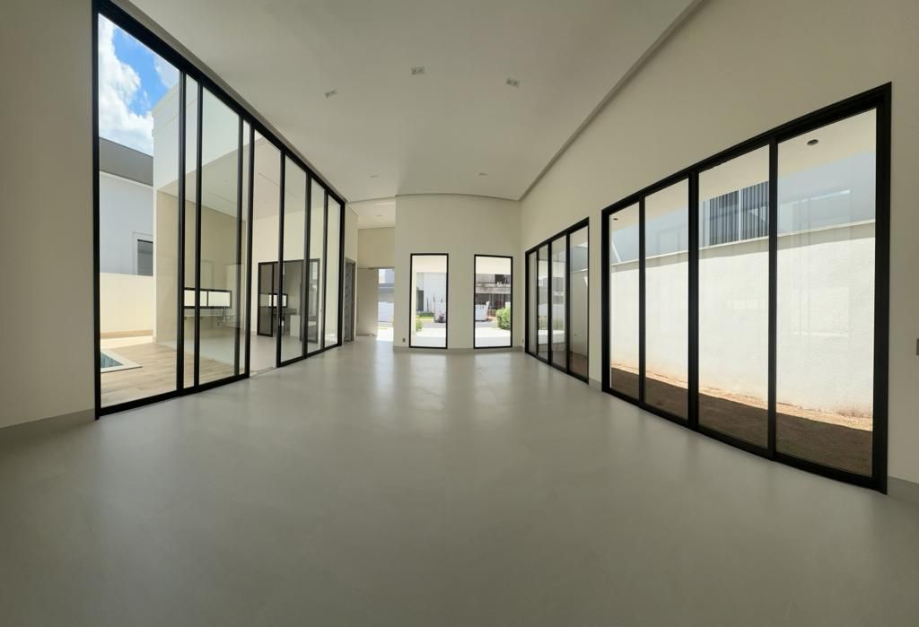 Casa em condomínio à venda no Condomínio Jardim Versailles: 