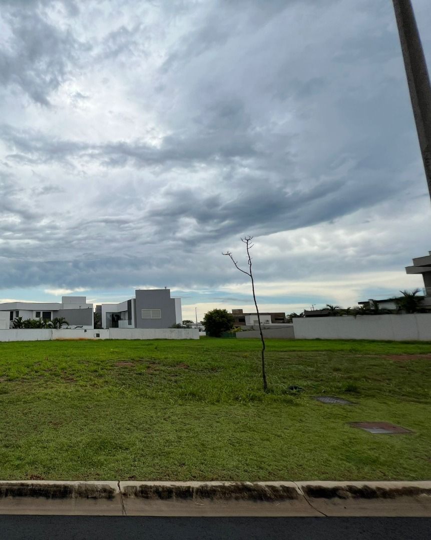 Lote em condomínio à venda no Condomínio Cyrela Ipês: 