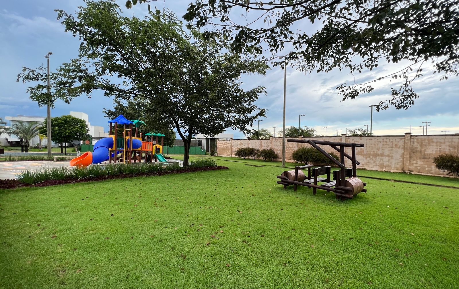 Lote em condomínio à venda no Condomínio Cyrela Ipês: 