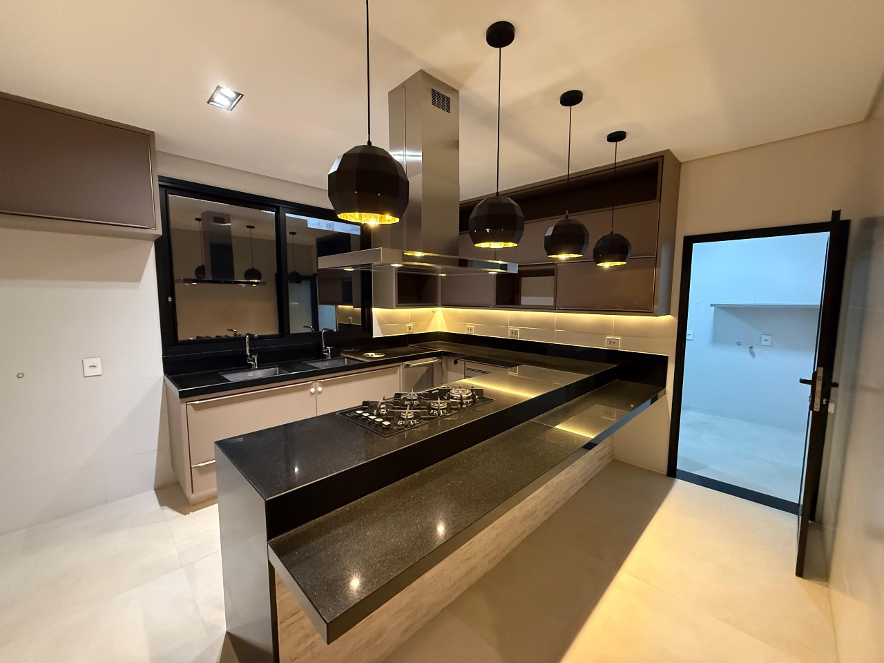 Casa em condomínio à venda no Condomínio Reserva dos Ipês: 