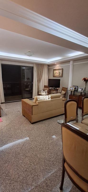 Apartamento à venda no Saraiva: 