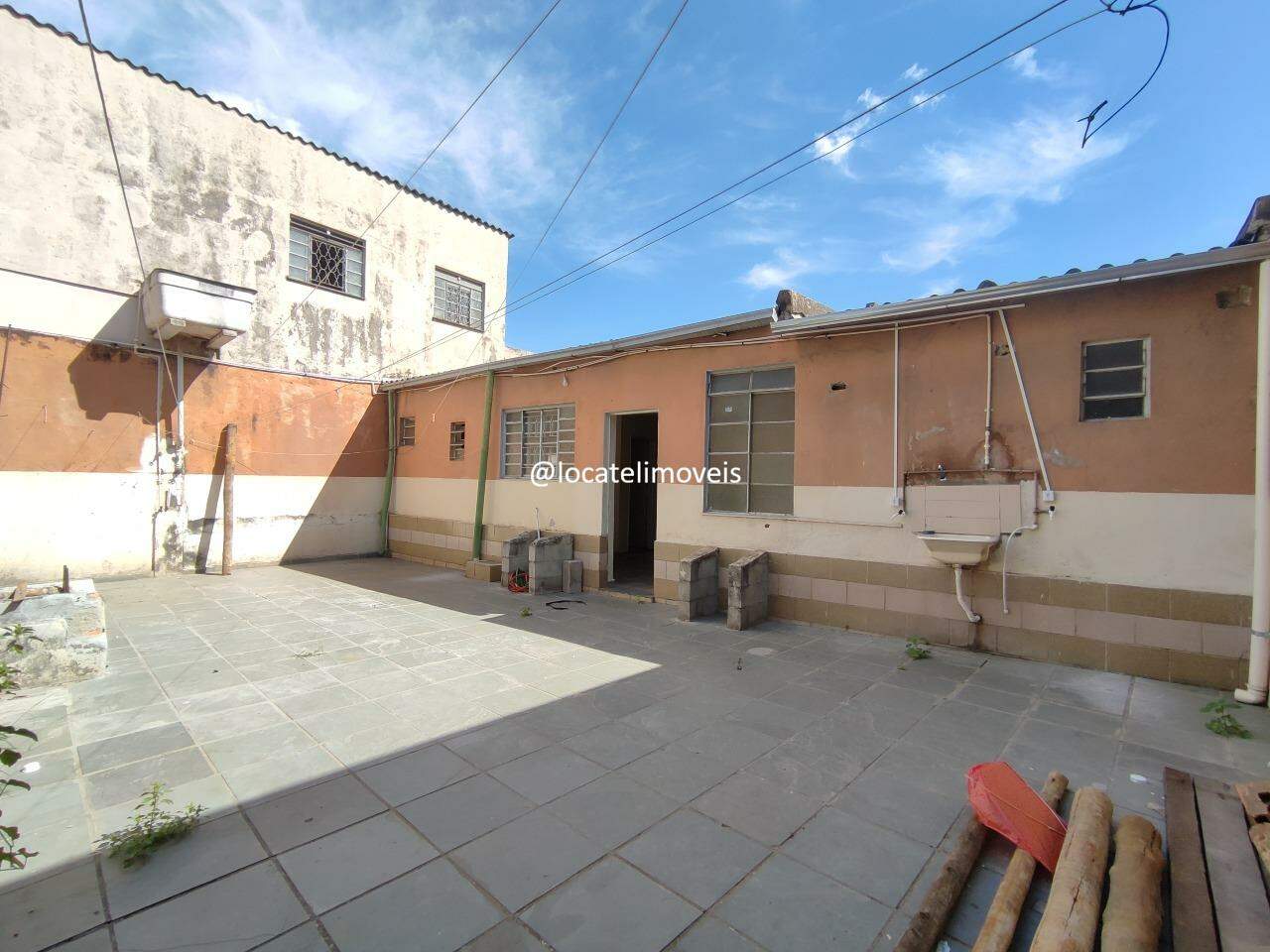 Sobreloja para aluguel no Gameleira: área aberta fundos