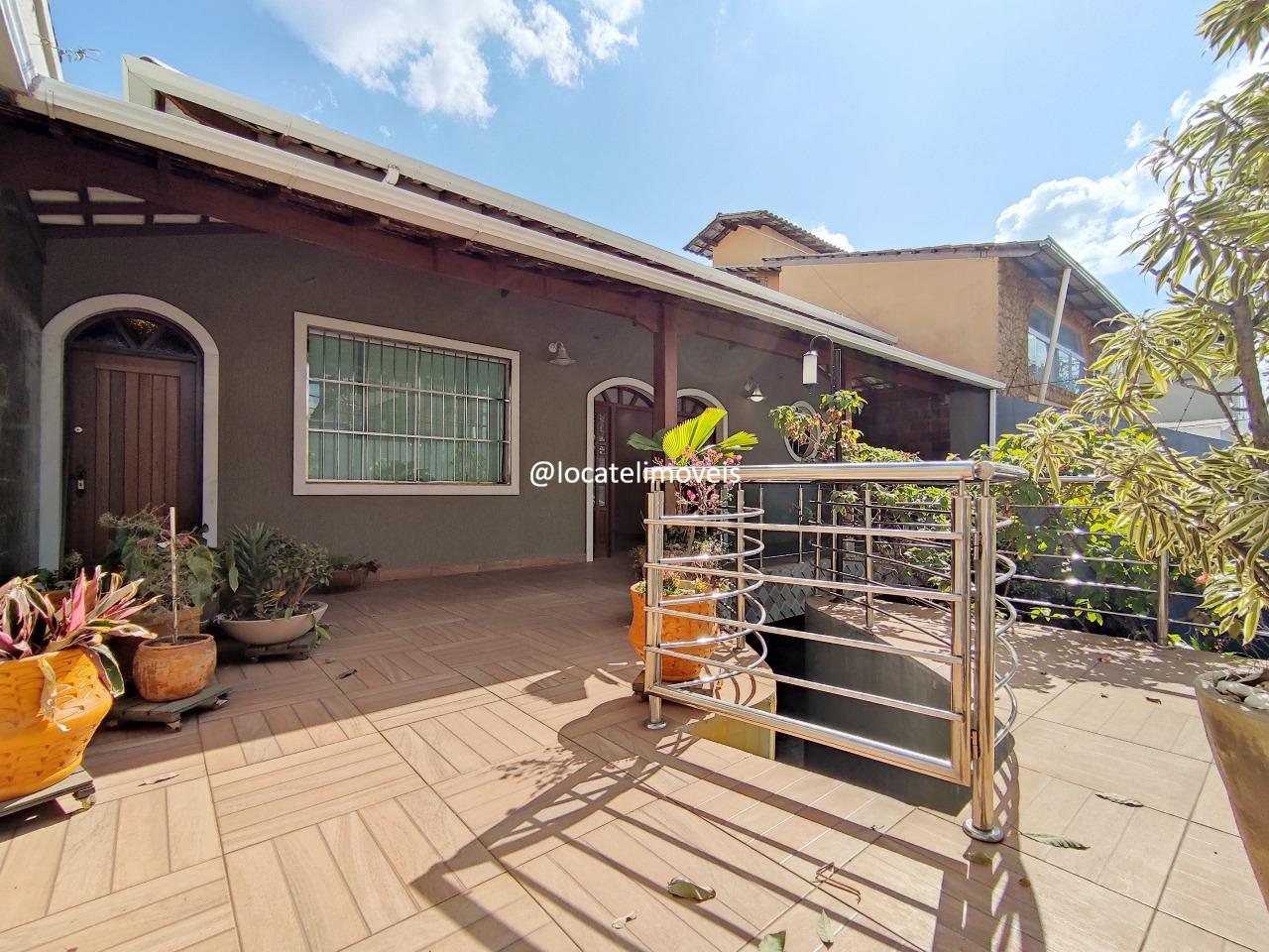 Casa à venda no Barreiro: varanda frente