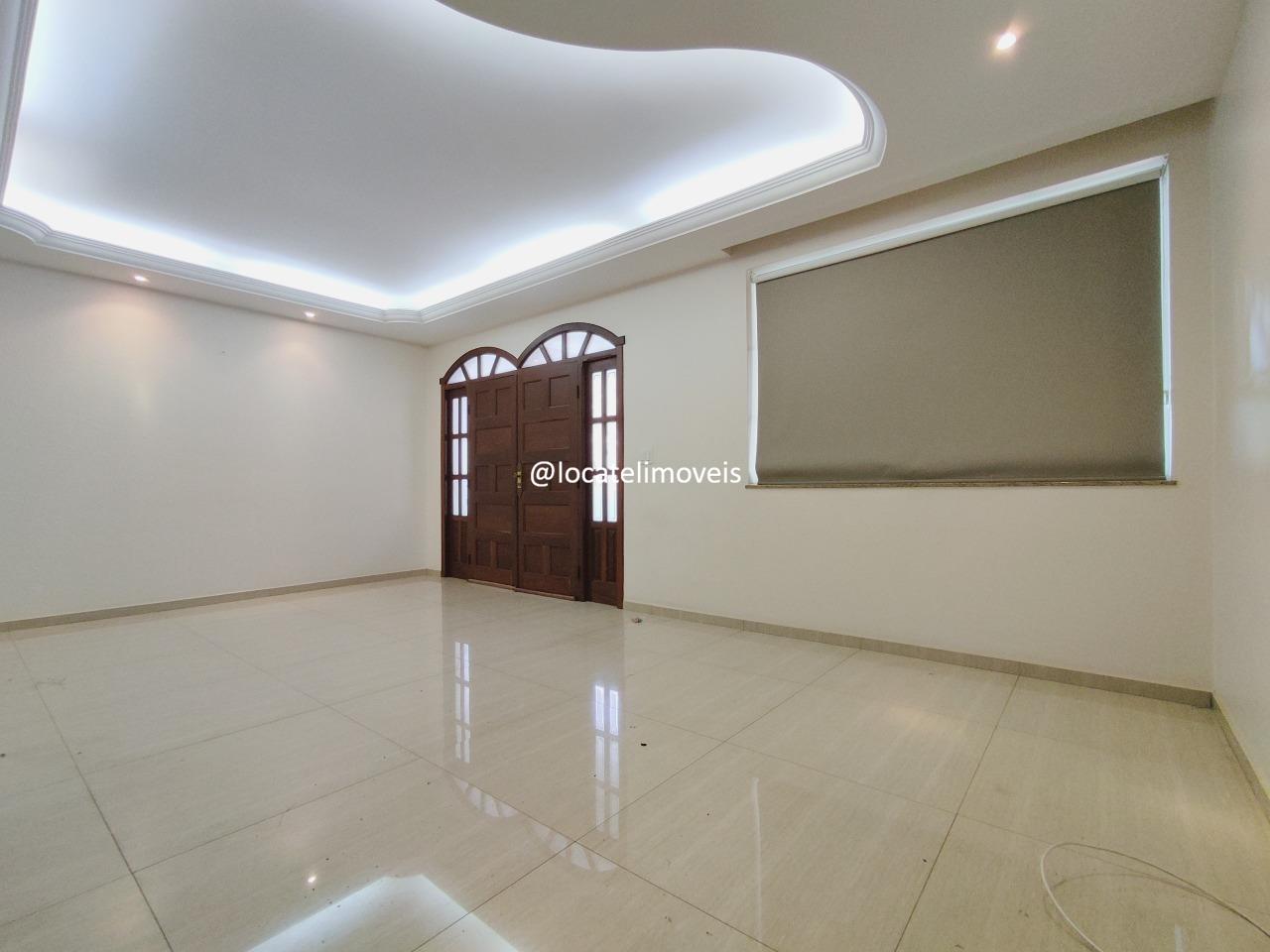 Casa à venda no Barreiro: sala para ambientes